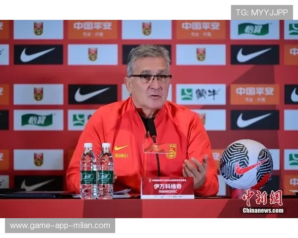 “中国足球国家队主帅首次公开亮相”，国足主帅是谁