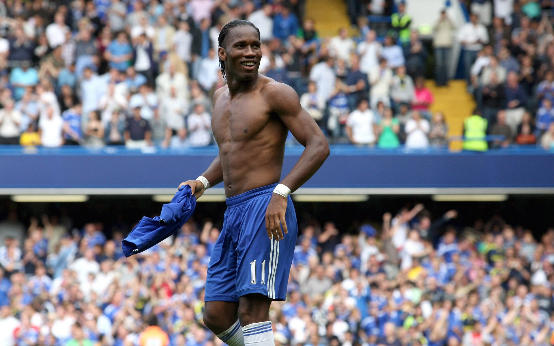 AC ESPORTS-“快艇冲浪赛：东三叉湖赛场成为速度与激情的巅峰对决”